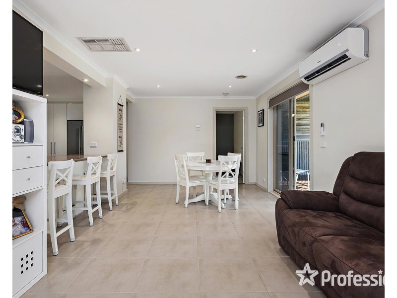 53 Struan Avenue, Mooroolbark VIC 3138