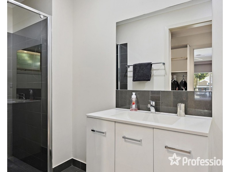 53 Struan Avenue, Mooroolbark VIC 3138