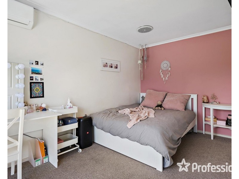 53 Struan Avenue, Mooroolbark VIC 3138