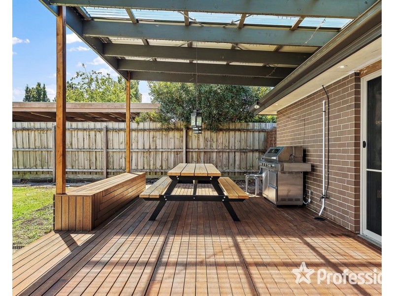 53 Struan Avenue, Mooroolbark VIC 3138