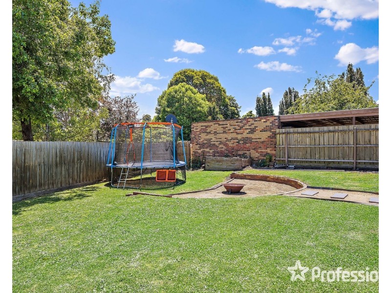 53 Struan Avenue, Mooroolbark VIC 3138