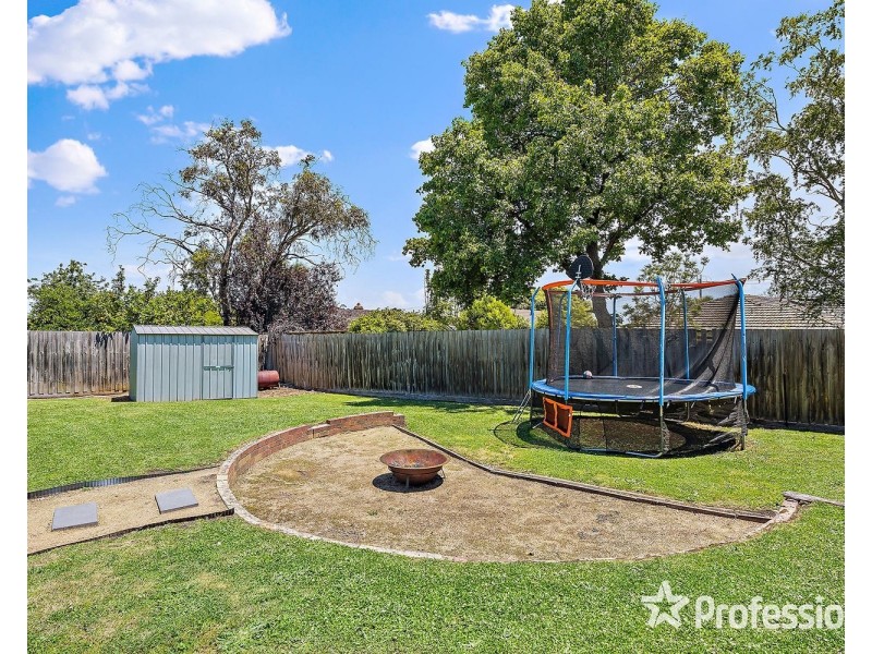 53 Struan Avenue, Mooroolbark VIC 3138