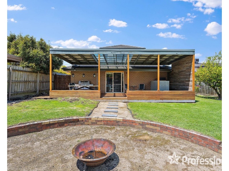 53 Struan Avenue, Mooroolbark VIC 3138