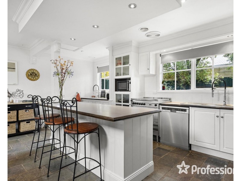 13 Magnolia Grove, Montrose VIC 3765