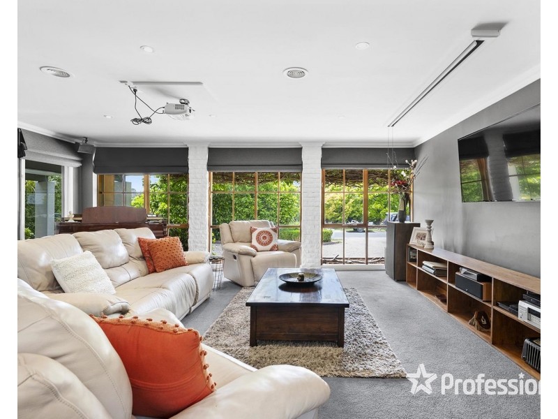 13 Magnolia Grove, Montrose VIC 3765