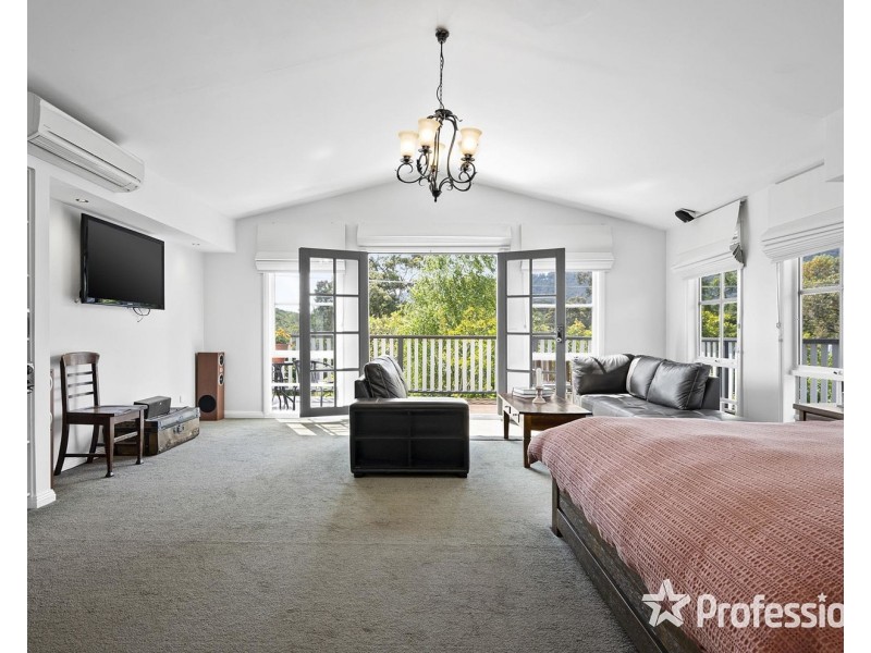 13 Magnolia Grove, Montrose VIC 3765