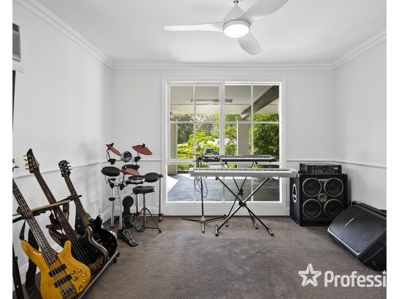 13 Magnolia Grove, Montrose VIC 3765