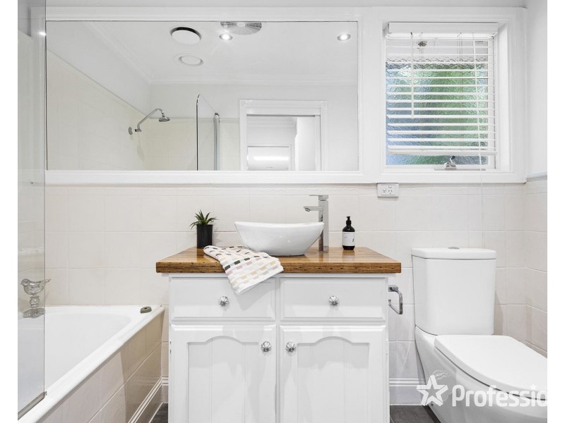 13 Magnolia Grove, Montrose VIC 3765