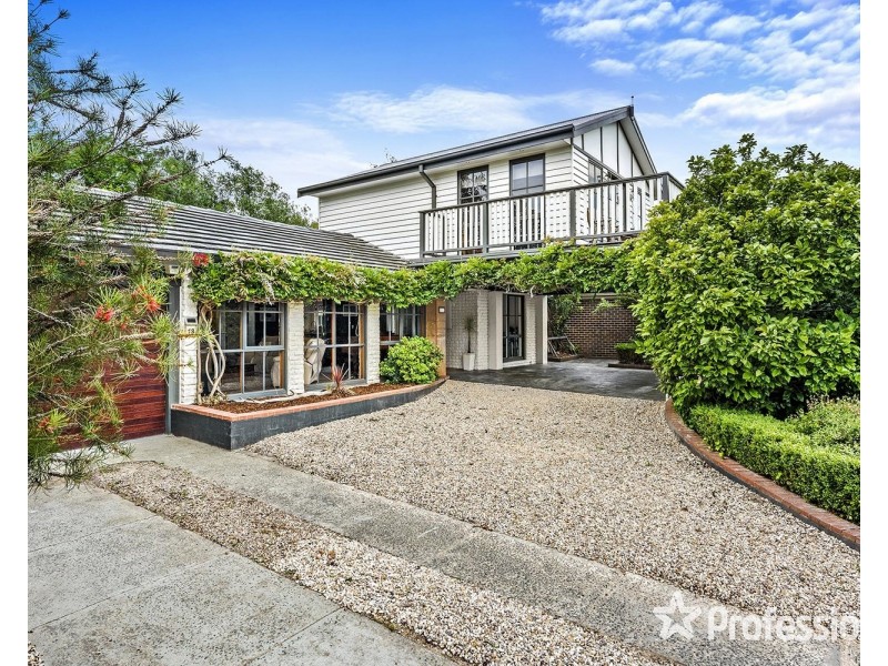 13 Magnolia Grove, Montrose VIC 3765