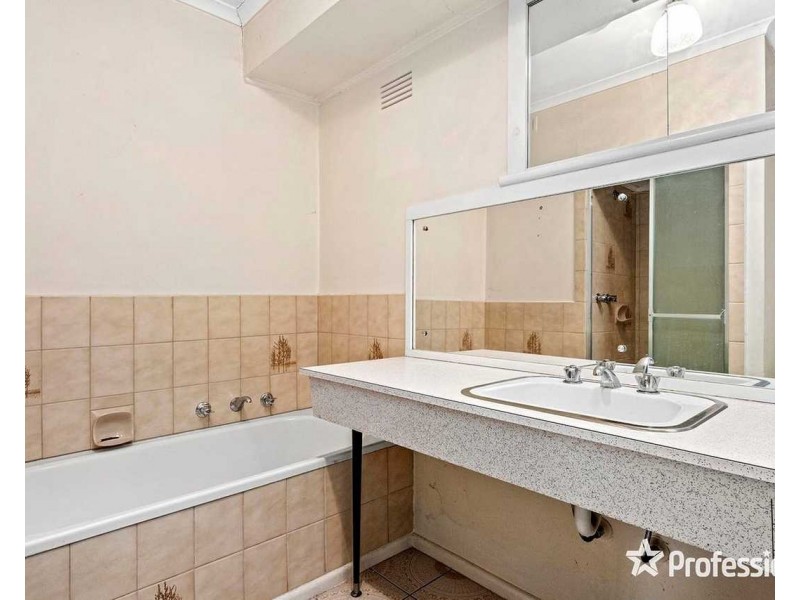 61 Manchester Road, Mooroolbark VIC 3138