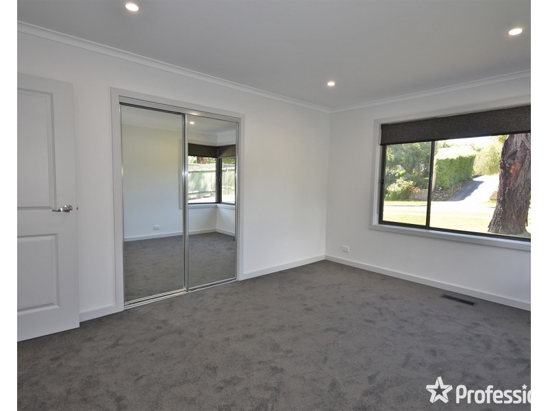 1/3 Uralla Court, Mooroolbark VIC 3138