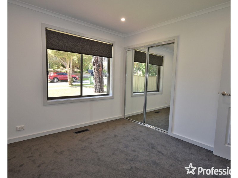 1/3 Uralla Court, Mooroolbark VIC 3138