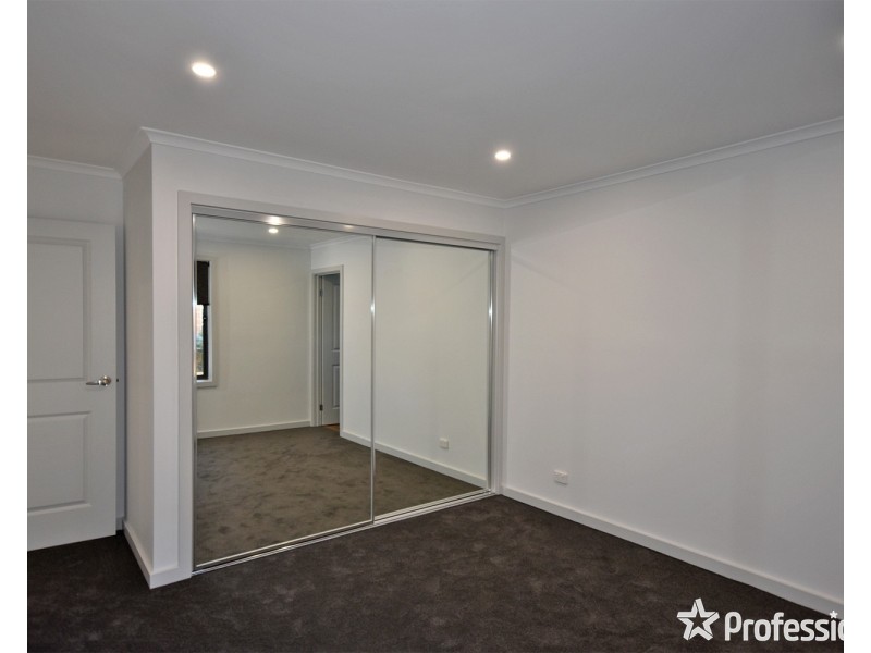 1/3 Uralla Court, Mooroolbark VIC 3138