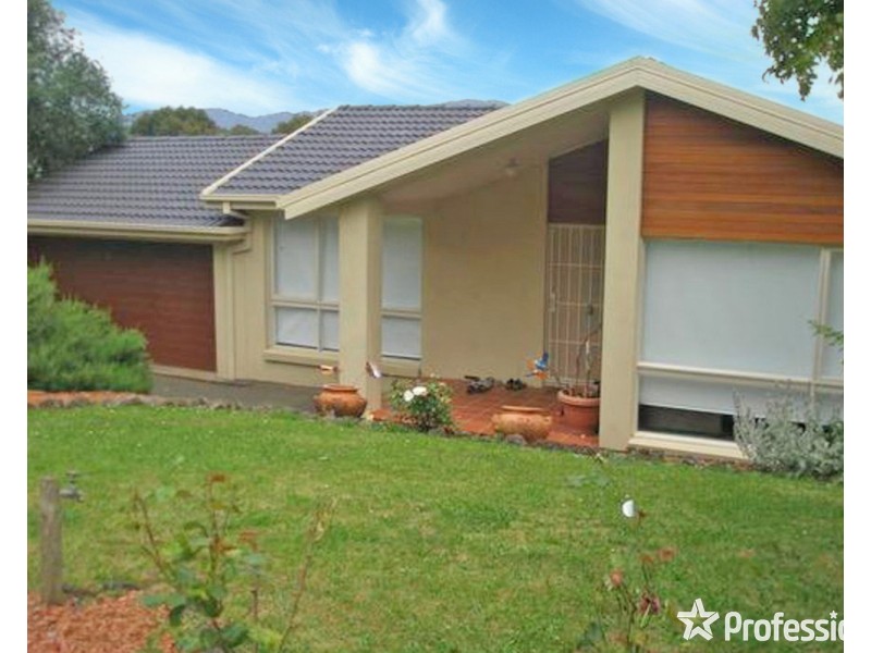 30 Autumn Grove, Mooroolbark VIC 3138