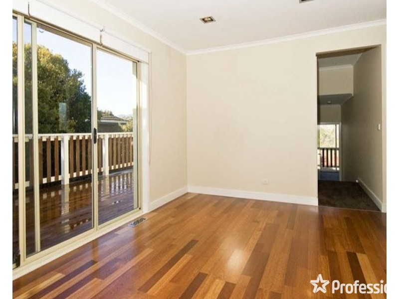 30 Autumn Grove, Mooroolbark VIC 3138