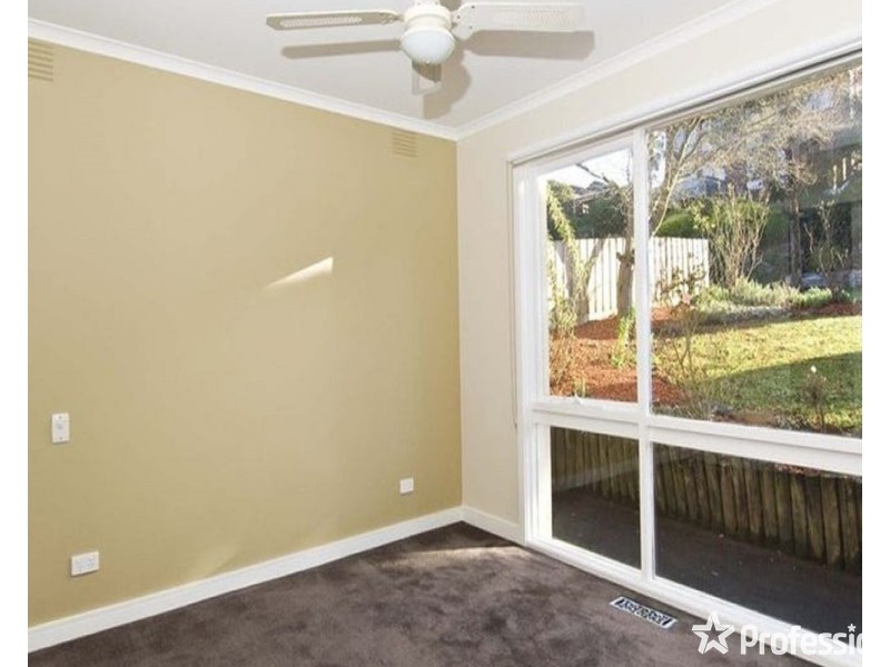 30 Autumn Grove, Mooroolbark VIC 3138