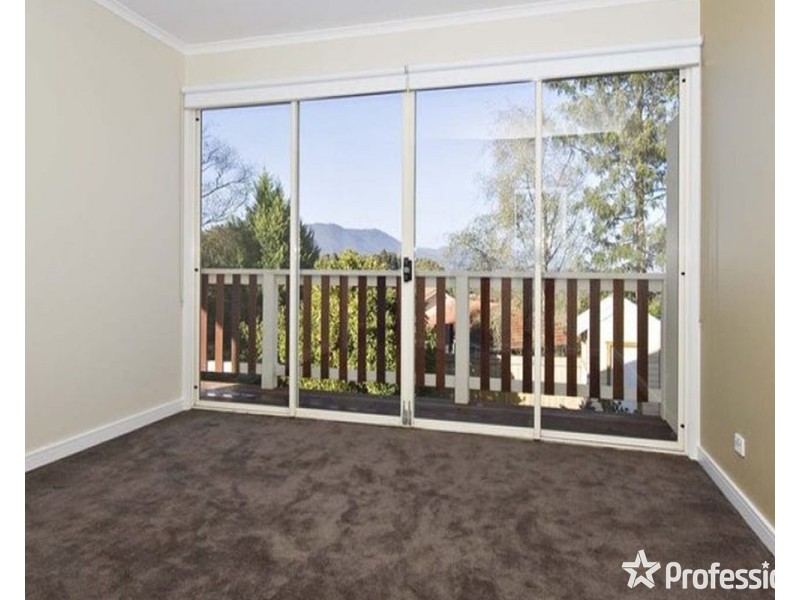30 Autumn Grove, Mooroolbark VIC 3138