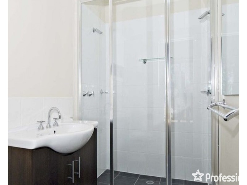 30 Autumn Grove, Mooroolbark VIC 3138