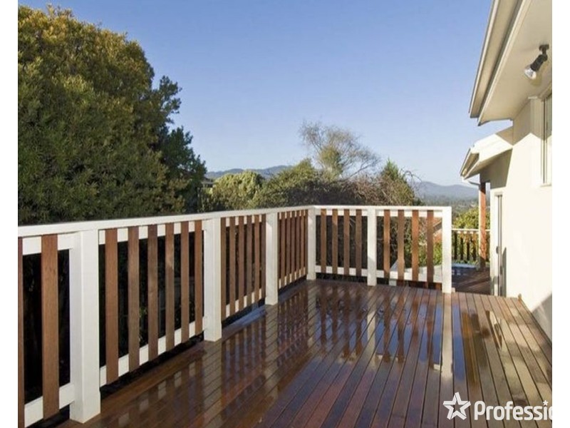 30 Autumn Grove, Mooroolbark VIC 3138