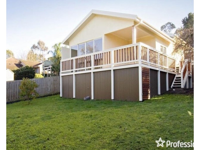 30 Autumn Grove, Mooroolbark VIC 3138