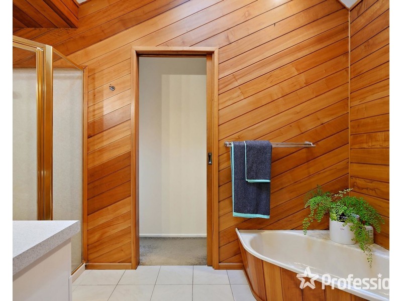 109 Taylor Road, Mooroolbark VIC 3138