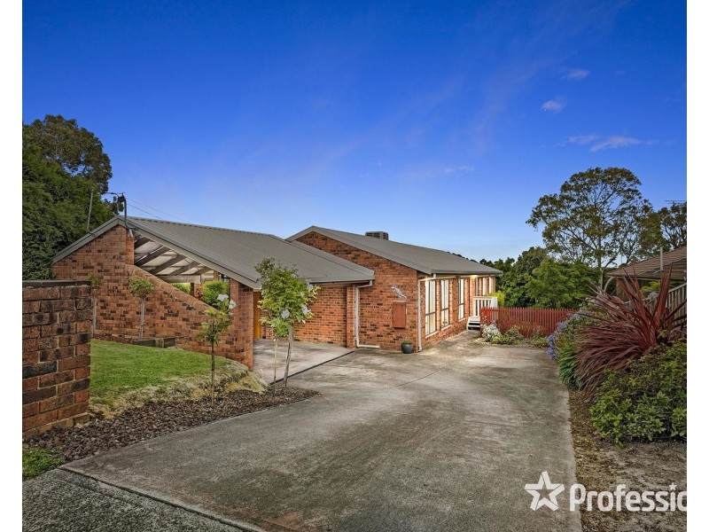 3 Barker Drive, Mooroolbark VIC 3138