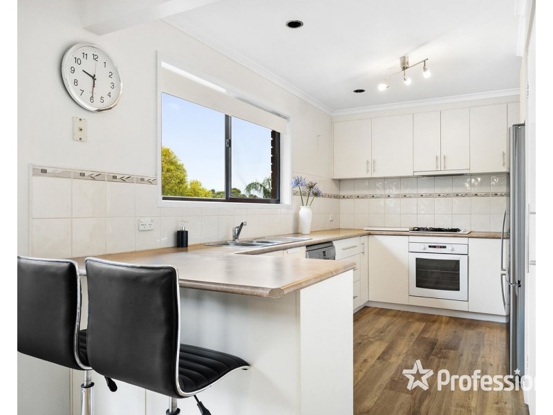 3 Barker Drive, Mooroolbark VIC 3138