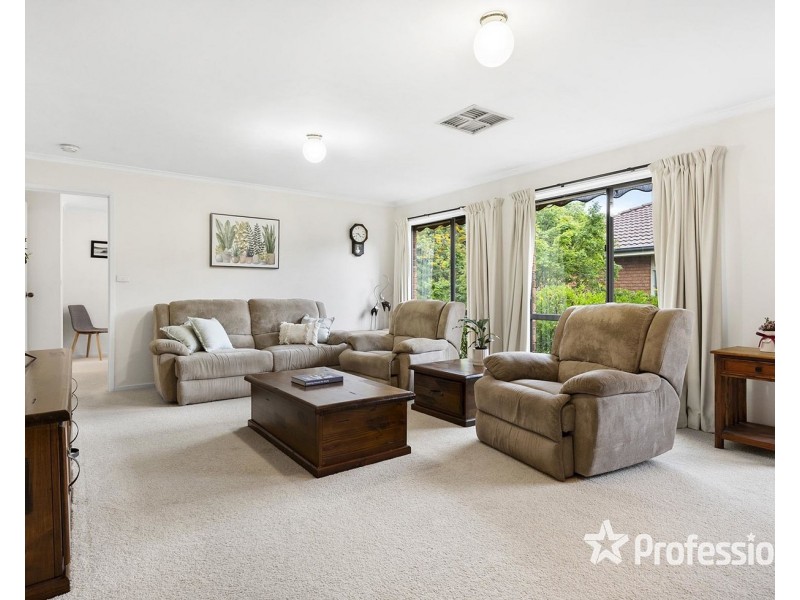3 Barker Drive, Mooroolbark VIC 3138