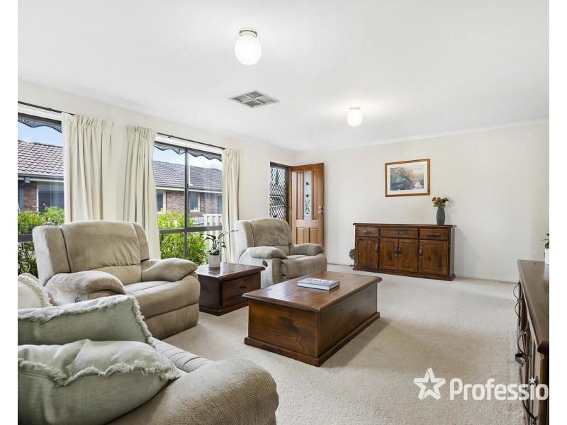 3 Barker Drive, Mooroolbark VIC 3138