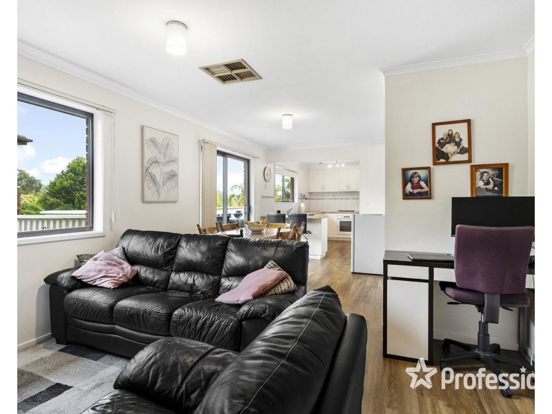 3 Barker Drive, Mooroolbark VIC 3138