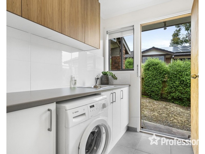 3 Barker Drive, Mooroolbark VIC 3138