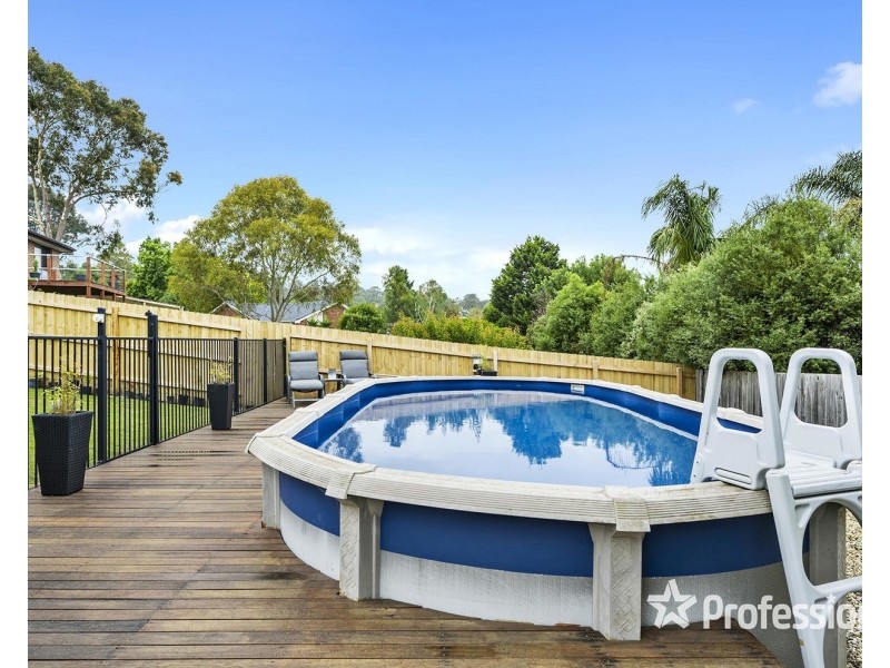 3 Barker Drive, Mooroolbark VIC 3138