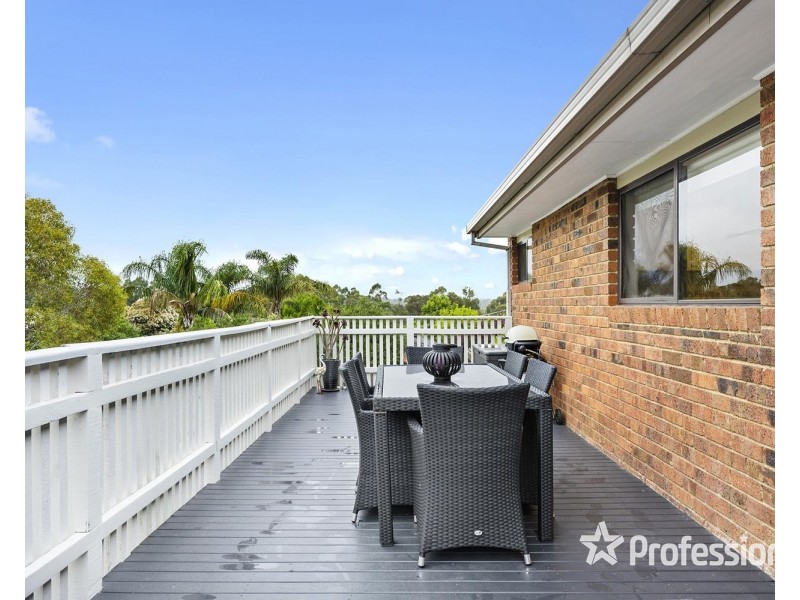 3 Barker Drive, Mooroolbark VIC 3138