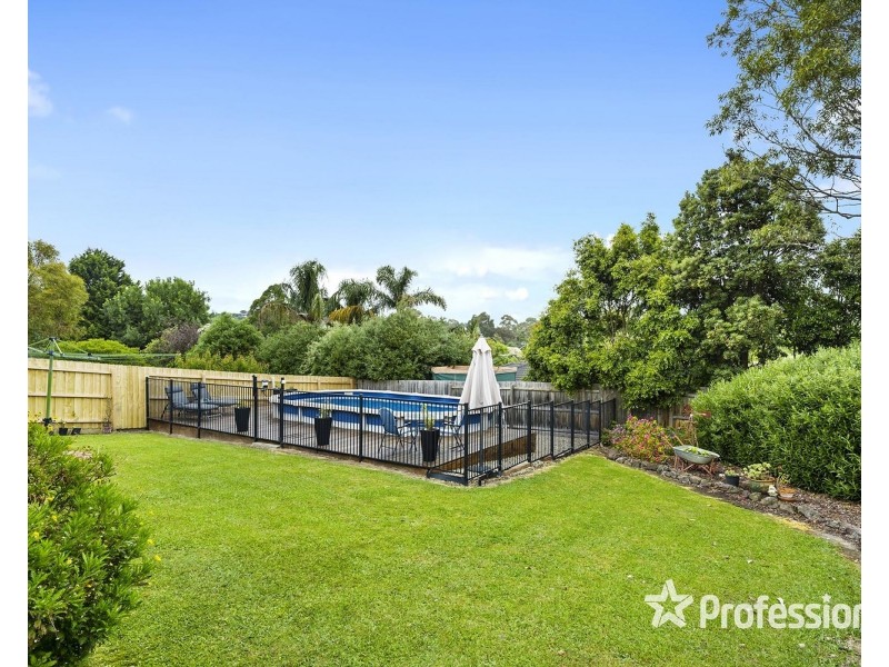 3 Barker Drive, Mooroolbark VIC 3138