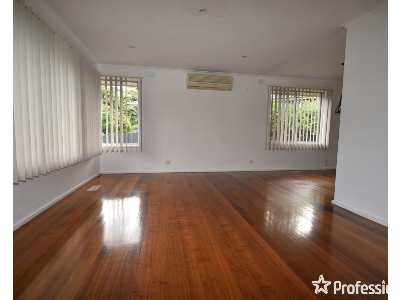 9 Lansell Road, Mooroolbark VIC 3138