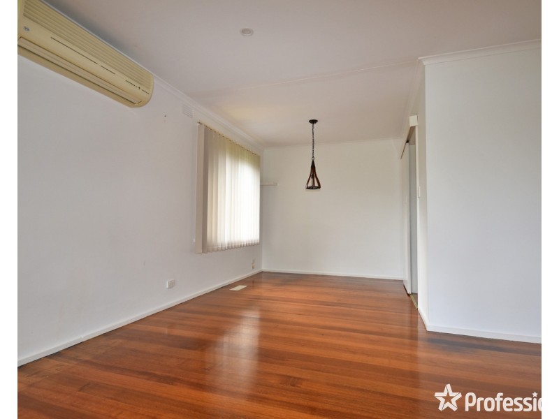9 Lansell Road, Mooroolbark VIC 3138