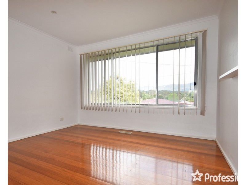 9 Lansell Road, Mooroolbark VIC 3138