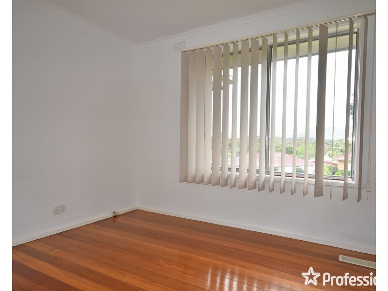 9 Lansell Road, Mooroolbark VIC 3138