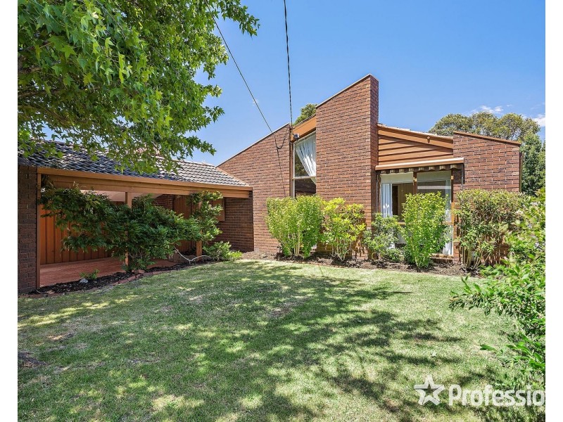 16 Maralee Drive, Mooroolbark VIC 3138