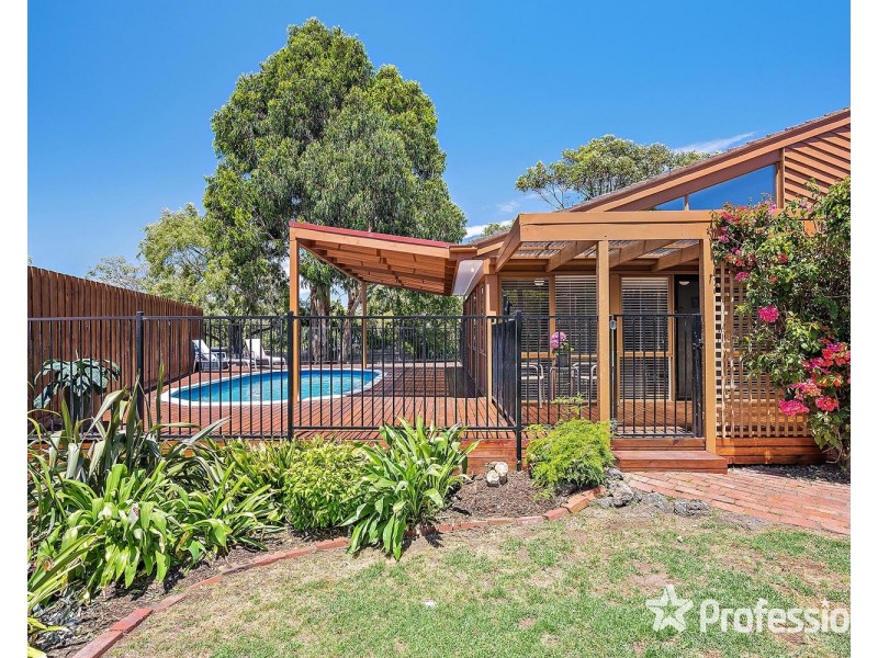 16 Maralee Drive, Mooroolbark VIC 3138