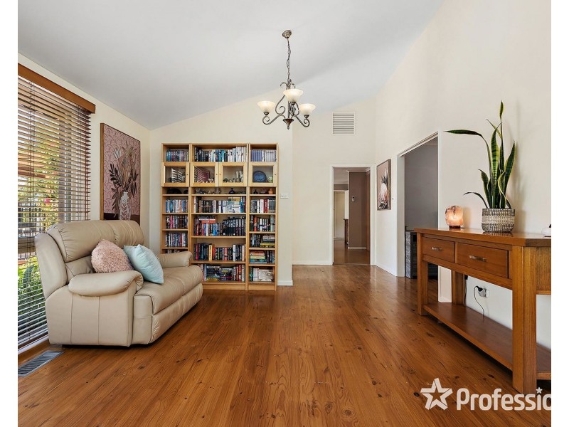 16 Maralee Drive, Mooroolbark VIC 3138