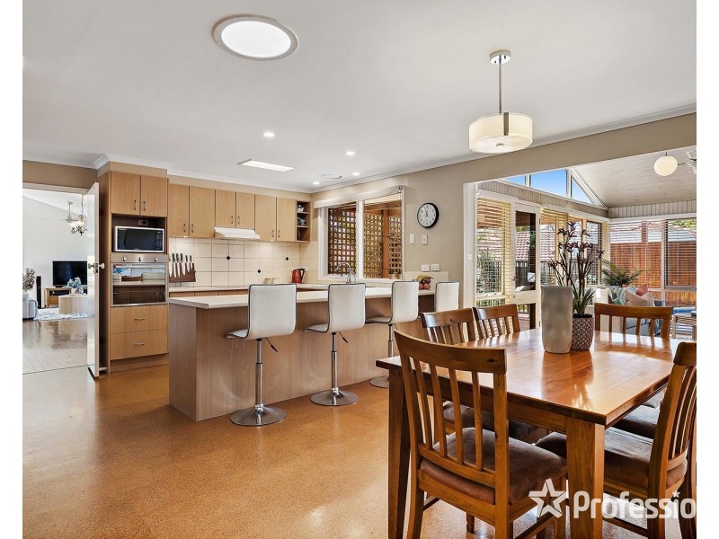 16 Maralee Drive, Mooroolbark VIC 3138