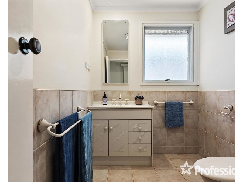 16 Maralee Drive, Mooroolbark VIC 3138