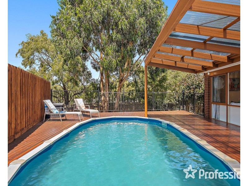 16 Maralee Drive, Mooroolbark VIC 3138