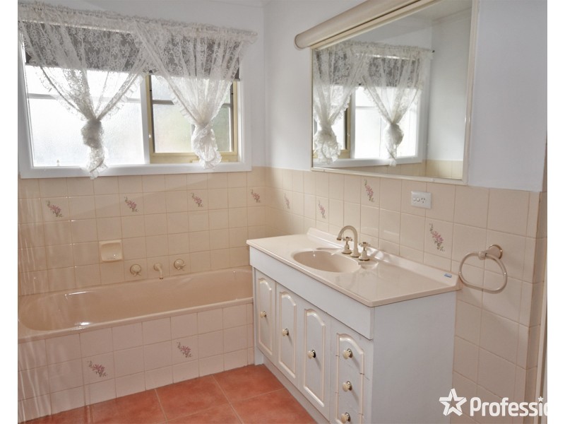 83 Hawthory Road, Kilsyth VIC 3137