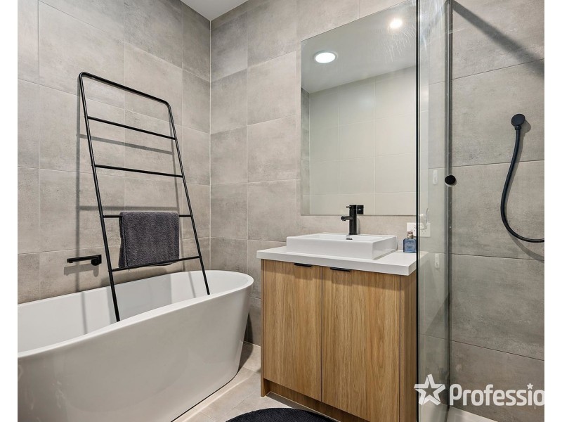 1 Dennis Court, Mooroolbark VIC 3138