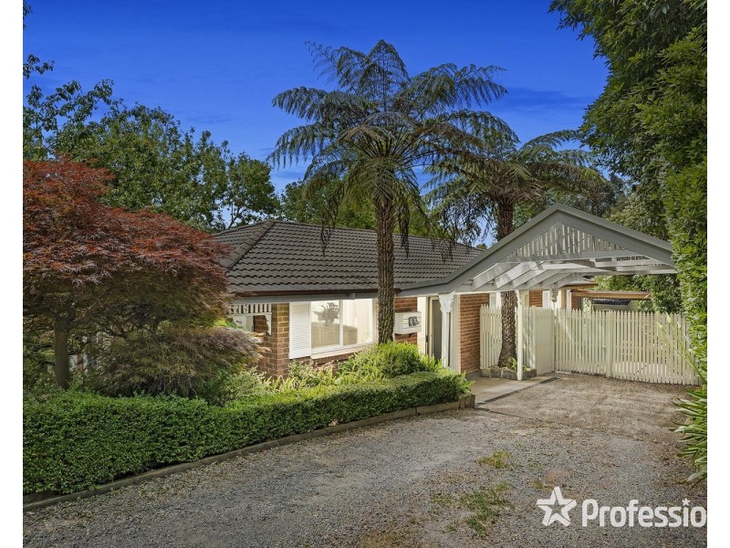 4 Loris Street, Silvan VIC 3795