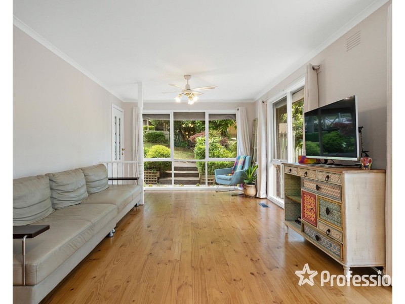4 Loris Street, Silvan VIC 3795