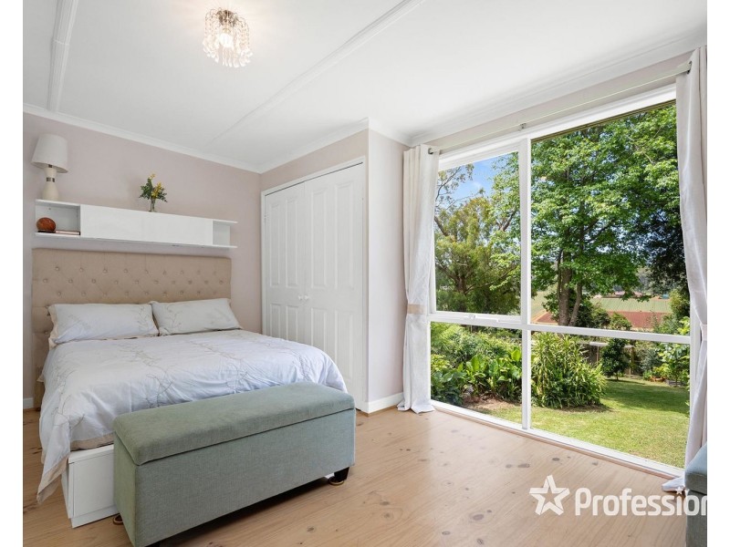 4 Loris Street, Silvan VIC 3795