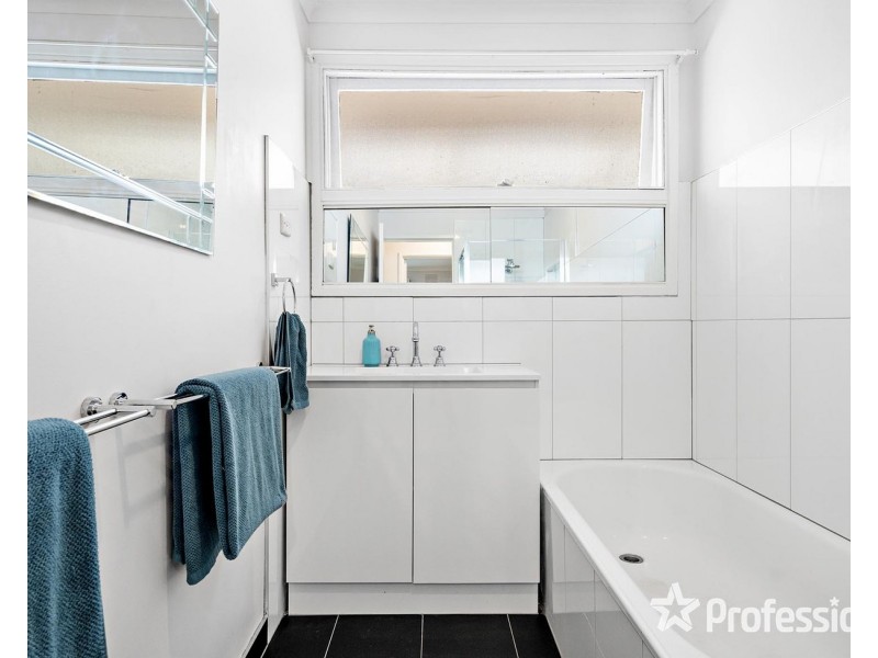 4 Loris Street, Silvan VIC 3795